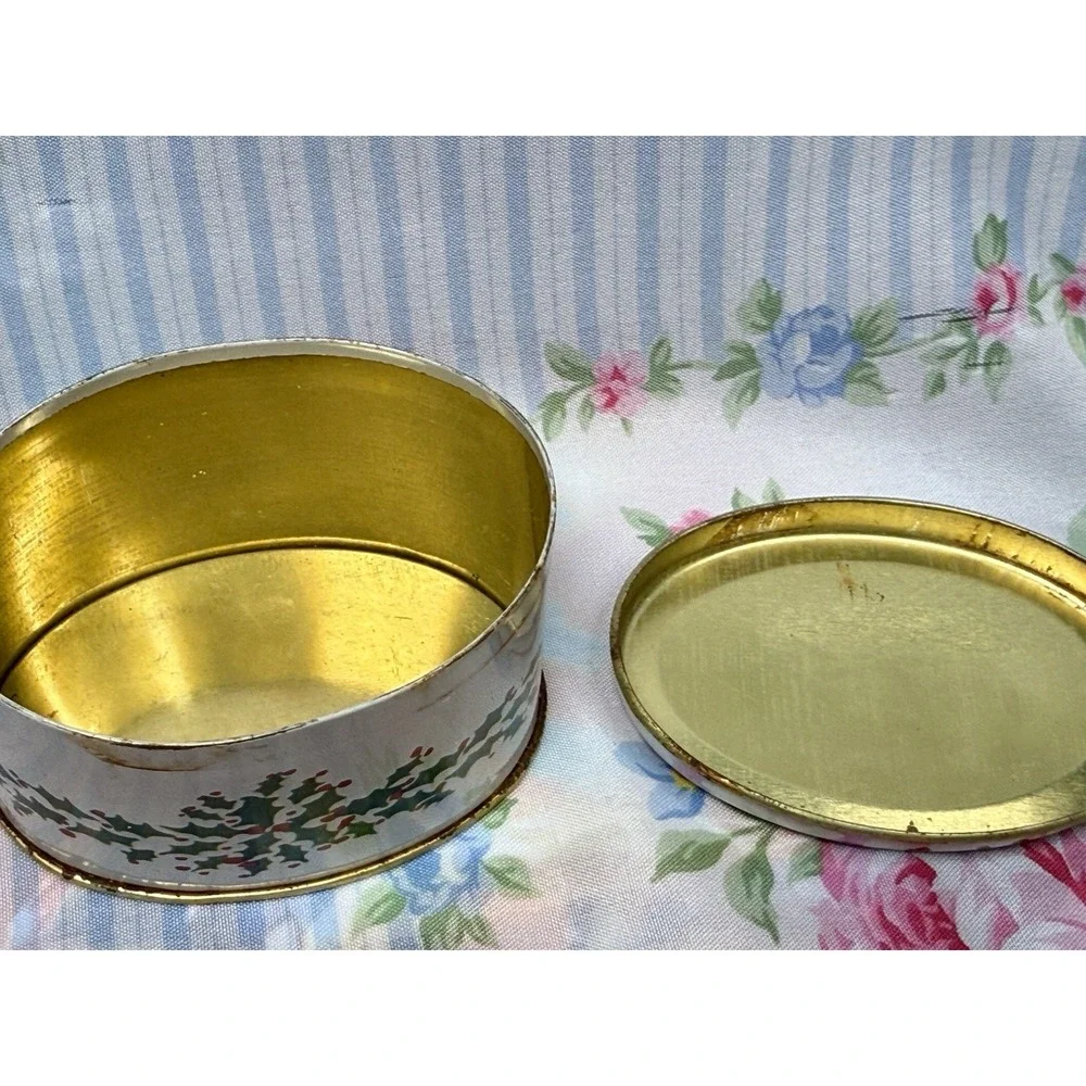 Lot of 4 Christmas Cat Decor Items Punch Studio Book Tin‎ Ornament Figures